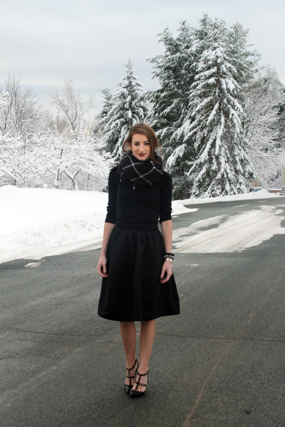 {Holiday Style} Full Midi Skirt & Simple Tee | Plum Pearls